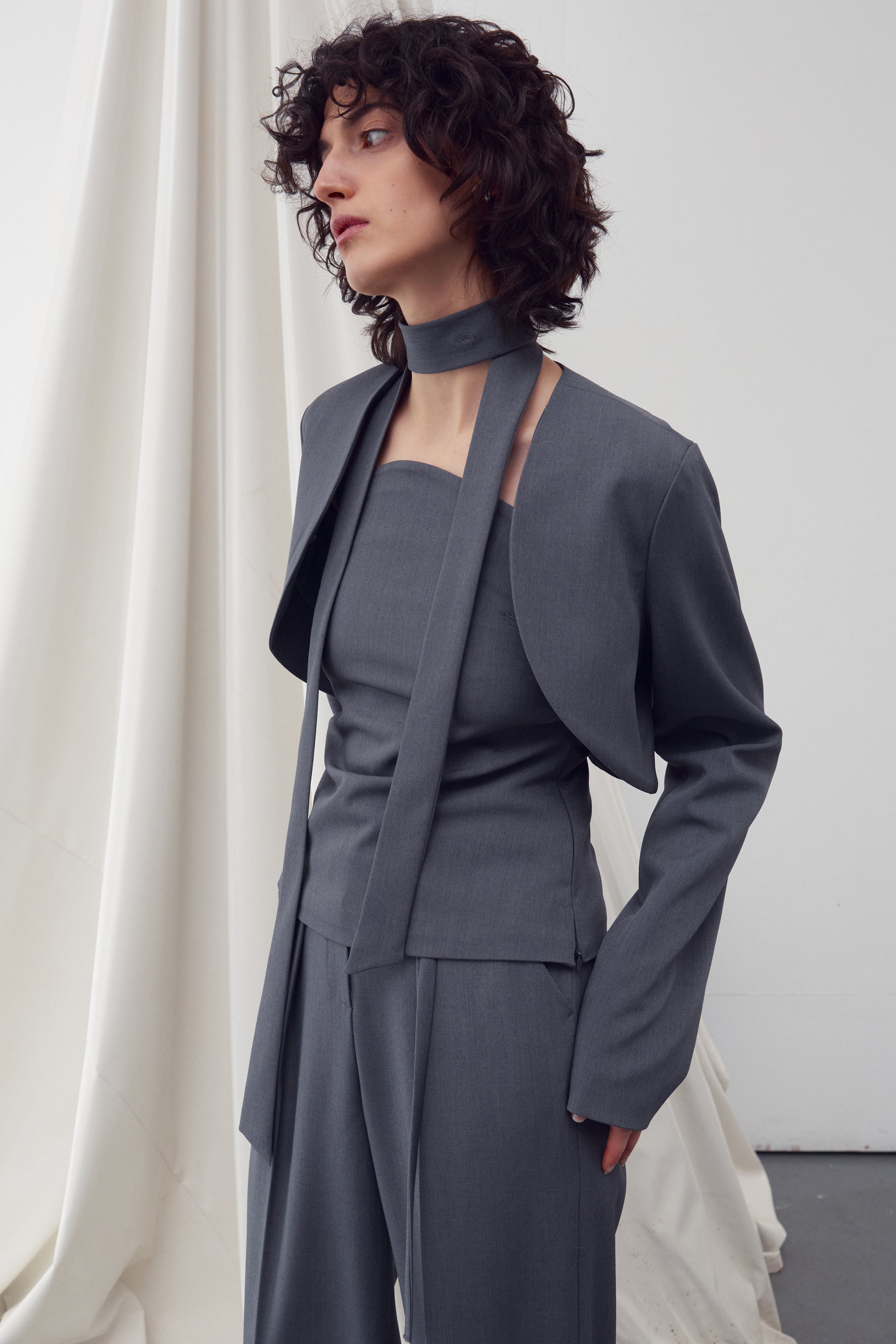 LOOK 02