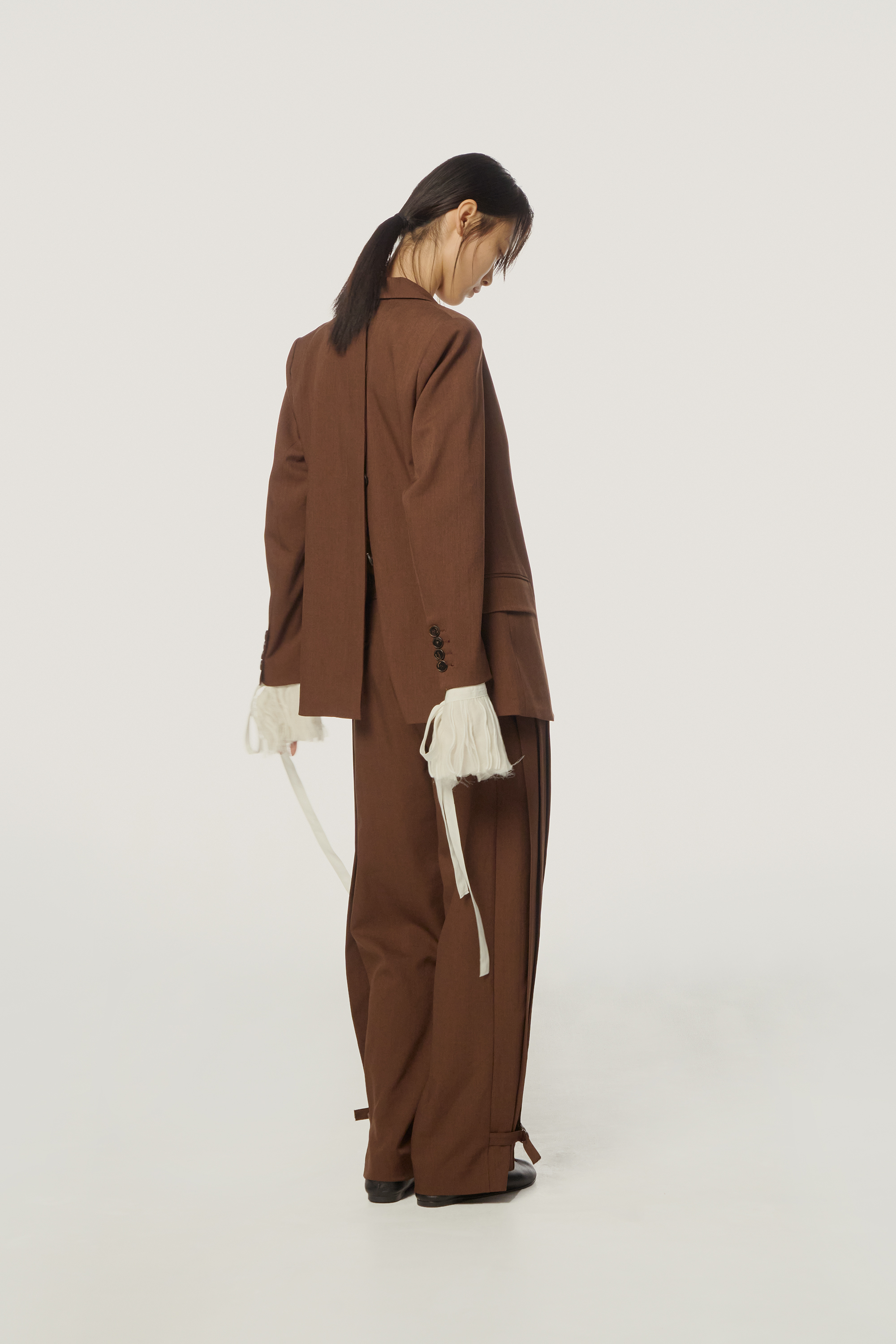 LOOK 01