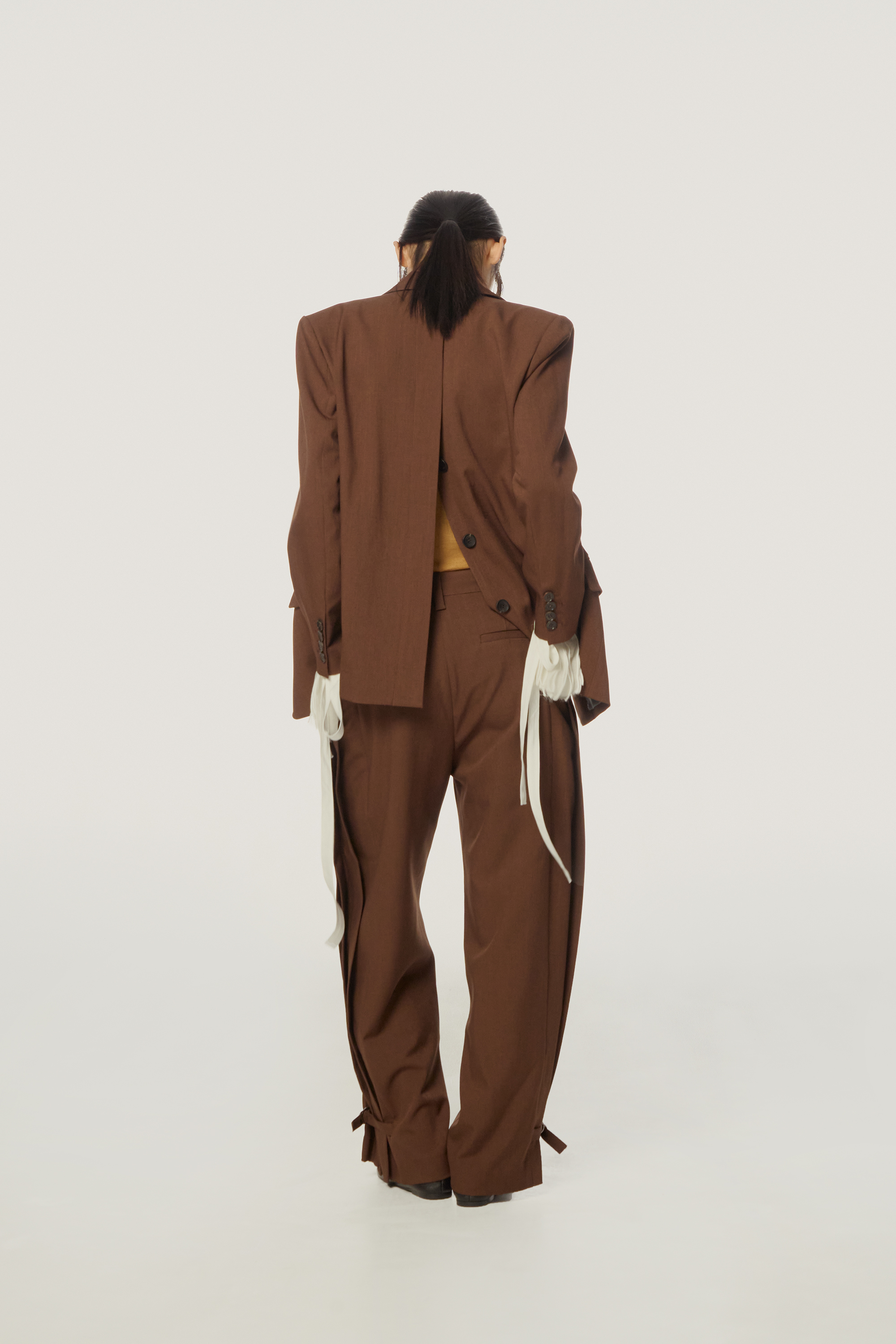 LOOK 01