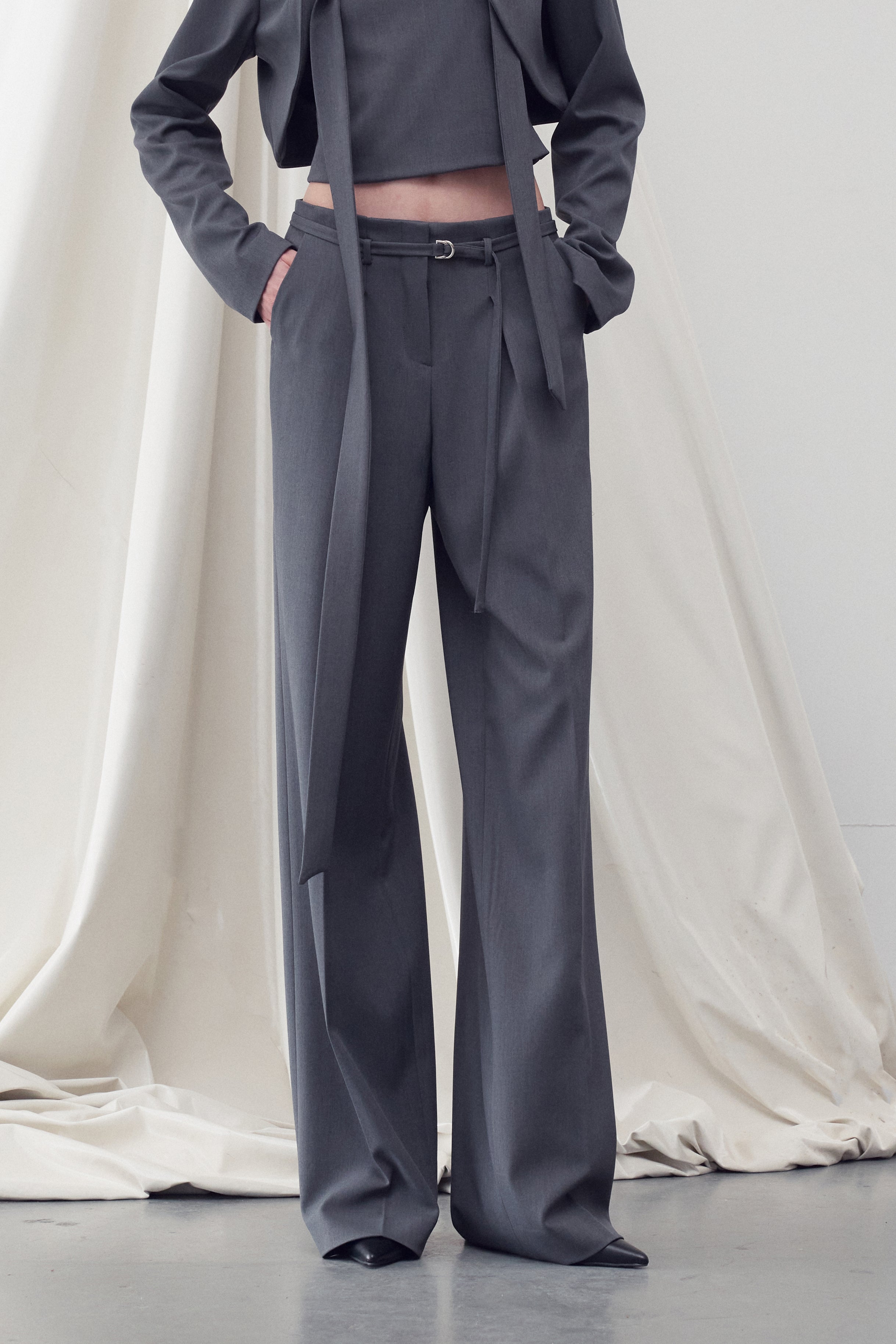 LOOK 02